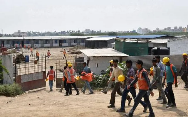 ପ୍ରବାସୀ ଶ୍ରମିକଙ୍କ ପାଇଁ ବରଦାନ ପାଲଟିବ ‘ମୋ ସହାୟ’ : କାମକୁ ଫେରିବାରେ ସାହାଯ୍ୟ କରିବ, ସ୍ବାସ୍ଥ୍ୟ ବିଷୟରେ ବି ସୂଚନା ଦେବ