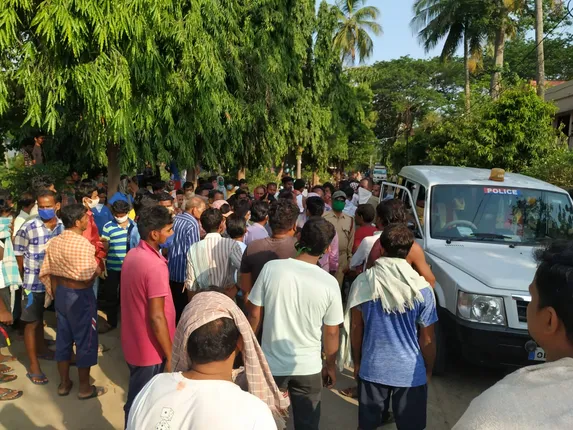 ପୋଲସରା: ସଂଗରୋଧ କେନ୍ଦ୍ରରେ ମଦ ବିକ୍ରିକୁ ବିରୋଧ କରି ରାସ୍ତାରୋକ କଲେ ଗ୍ରାମବାସୀ