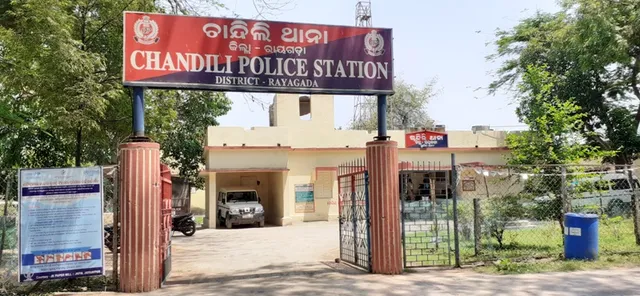 ପୁଲିସ୍ ଜାଲରେ ୨ ନକଲି ପୁଲିସ୍, କାଗଜପତ୍ର ଯାଞ୍ଚ କରି ମାଲବାହୀ ଭ୍ୟାନରୁ ମାଗୁଥିଲେ ଚାନ୍ଦା