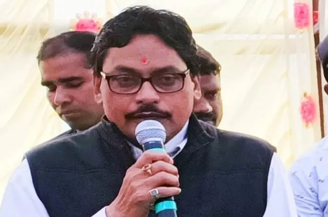 କରୋନା ଯୁଦ୍ଧର ଦୁଇ ସେନାପତି ଝାରସୁଗୁଡ଼ାର ପୌର ନିର୍ବାହୀ ଅଧିକାରୀ ରାମଚନ୍ଦ୍ର ପ୍ରଧାନ ଏବଂ କୋଲାବିରା ତହସିଲଦାର ଗୋଲକବିହାରୀ