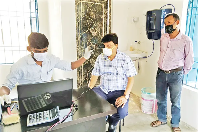 ଧାନ ବିକିଲେ ମନ୍ତ୍ରୀ ନିରଞ୍ଜନ ପୂଜାରୀ