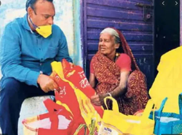 ଭିକ ମାଗି ଚଳୁଥିବା ଏହି ବୃଦ୍ଧା ଲକ୍‌ଡାଉନ୍‌ ସମୟରେ ଅସହାୟ ଲୋକଙ୍କୁ କରିଛନ୍ତି ଏଭଳି ସାହାଯ୍ୟ