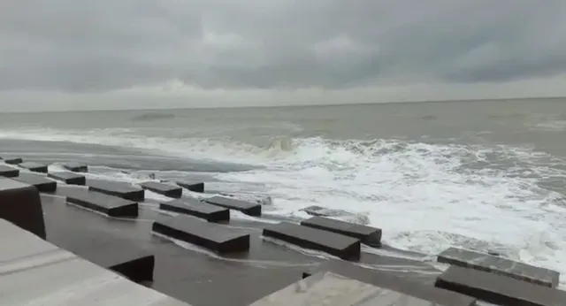 ବାଲେଶ୍ୱରର ଚାନ୍ଦିପୁର ବେଳାଭୂମିରେ ଉଠୁଛି ବଡ଼ବଡ଼ ଜୁଆର, ଅଶାନ୍ତ ହେଉଛି ସମୁଦ୍ର; ଲୋକଙ୍କୁ ସତର୍କ କଲା ଜିଲ୍ଲା ପ୍ରଶାସନ