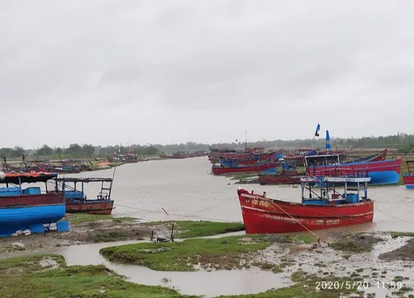 ଭଦ୍ରକ ଜିଲ୍ଲାରେ ବାତ୍ୟା ବିତ୍ପାତ: ଧାମରା ସମୁଦ୍ର କୂଳକୁ ମାଡି ଆସିଲା ପାଣି