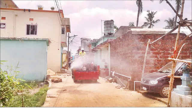 ଗ୍ୟାସ୍ ଷ୍ଟୋର୍ କିପର୍‌ଙ୍କୁ କରୋନା ଘଟଣା: ଗାଁ’ରୁ ବାହାରୁ ନ ଥିଲେ, ଆ‌କ୍ରାନ୍ତ ହେଲେ କେମିତି?