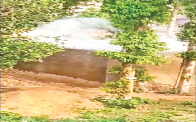 ଗାଁକୁ ଲାଗି ଜଳୁଛି ଇଟାଭାଟି, ଗରମରେ ଆଉଟୁପାଉଟୁ ଗ୍ରାମବାସୀ