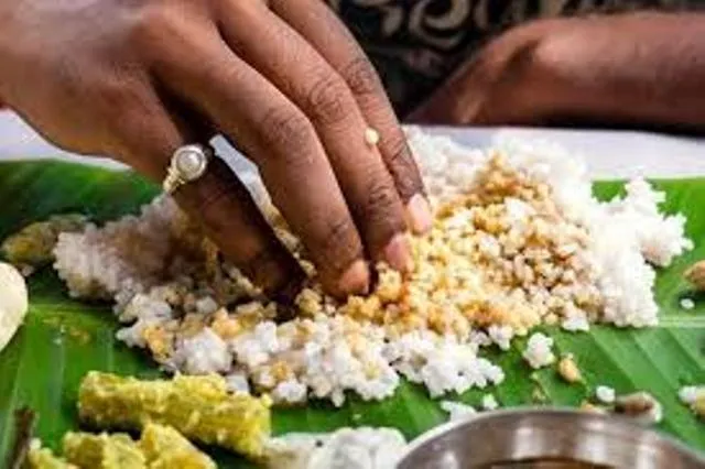 ମହାମାରୀ ସମୟରେ ମହାନୁଭବତା, ଘରକୁ ଘର ଖାଦ୍ୟ ଯୋଗାଣ ଜୀବନ ବଞ୍ଚାଇ ଦେଉଛି