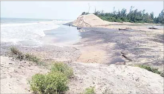 ‘ଅମ୍ଫାନ’ ପ୍ରଭାବରେ କୂଳ ଲଂଘିଲା ସମୁଦ୍ର, ୩ ଶହ ଫୁଟ ବାଲିମେଦକୁ ଭସାଇ ନେଲା ଜୁଆର