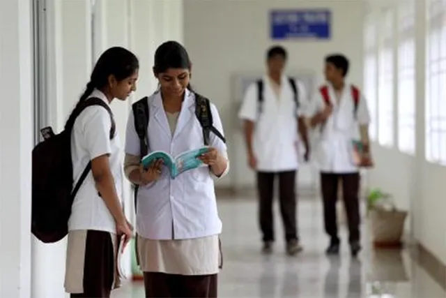 କୋଭିଡ ଦାୟିତ୍ୱରେ ନିୟୋଜିତ ହୋଇପାରନ୍ତି ମେଡିକାଲ ଓ ନର୍ସିଙ୍ଗ ଛାତ୍ରଛାତ୍ରୀ