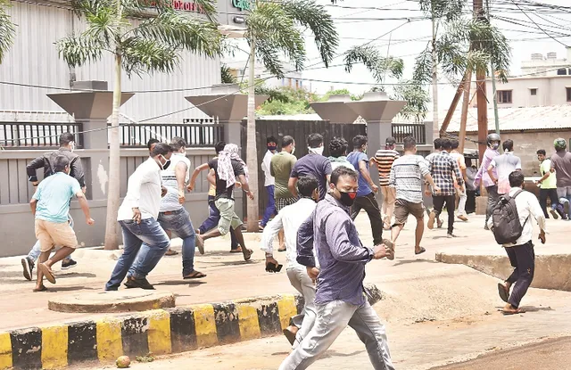 ମଦ ପାଇଁ ଡହଳ ବିକଳ, ଚୁଲିକୁ ଗଲା ସାମାଜିକ ଦୂରତ୍ୱ