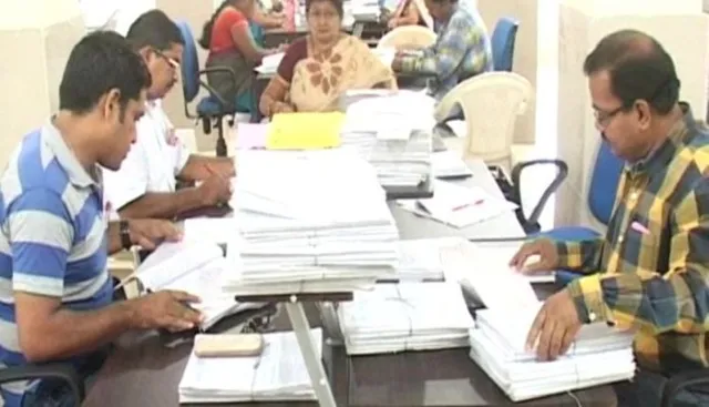 ଆରମ୍ଭ ହେଲା ମାଟ୍ରିକ୍‌ ଖାତା ମୂଲ୍ୟାୟନ, ପ୍ରଥମ ଦିନରେ ଅଧା ପରୀକ୍ଷକ ଅନୁପସ୍ଥିତ