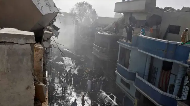 କରାଚି ନିକଟରେ ‘ପିଆଇଏ’ ବିମାନ ଦୁର୍ଘଟଣାଜନିତ ମୃତ୍ୟୁସଂଖ୍ୟା ୯୭କୁ ବୃଦ୍ଧି, ୨ ଜୀବିତ, ଚାଲୁ ରହିଛି ଉଦ୍ଧାର କାର୍ଯ୍ୟ