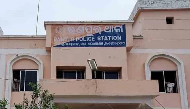 ଯୁବକଙ୍କ ଗଣ୍ତଗୋଳ, ୱାର୍ଡମେମ୍ବରଙ୍କୁ ହତ୍ୟା ଧମକ, ଥାନାରେ ଅଭିଯୋଗ କଲେ ସରପଞ୍ଚ