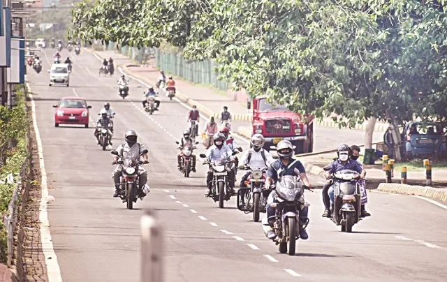 ବାଇକ୍‌ରେ ବୁଲି ଭୂତାଣୁର ବାହକ ସାଜୁଛନ୍ତି ଅମାନିଆ