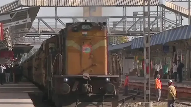 ବାତ୍ୟା ‘ଅମ୍ଫାନ’ଜନିତ ପରିସ୍ଥିତି ଯୋଗୁଁ ମେ ୨୬ଯାଏଁ ଶ୍ରମିକ ସ୍ପେସାଲ୍ ଟ୍ରେନ୍ ନ ପଠାଇବା ପାଇଁ ରେଳବାଇକୁ କହିଲା ପଶ୍ଚିମବଙ୍ଗ