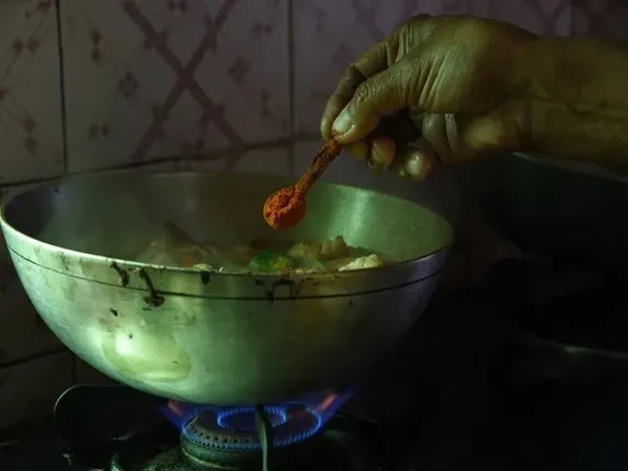 ଦଳିତଙ୍କ ଦ୍ୱାରା ଖାଦ୍ୟ ପ୍ରସ୍ତୁତ ହୋଇଥିବା ଜାଣି ଖାଇବାକୁ ମନା କରିଦେଲେ ସଙ୍ଗରୋଧ କେନ୍ଦ୍ରରେ ଥିବା ଯୁବକ