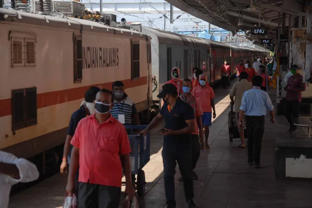 ଆଜି ପହଞ୍ଚିବ ୨୧ ଶ୍ରମିକ ସ୍ବତନ୍ତ୍ର ଟ୍ରେନ୍‌, ଆସୁଛନ୍ତି ୨୫ ହଜାର ପ୍ରବାସୀ