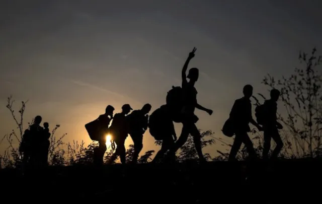 ସୀମାରେ ୨୪ ଘଣ୍ଟା ଅଟକି ରହିଲେ ପ୍ରବାସୀ ଶ୍ରମିକ, ଅବ୍ୟବସ୍ଥା ନେଇ ପାଟି ଖୋଲିଲେ