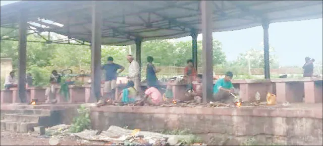 ୨୦ ହଜାର ଟଙ୍କା ପାଇଁ ବନ୍ଧା ପଡ଼ିଛି ୪୦ ଜୀବନ, ଗାଁ’କୁ ଫେରିବାକୁ ଭିକ ମାଗୁଛନ୍ତି