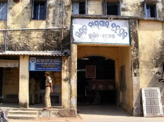 ଗଞ୍ଜାମ ଜିଲ୍ଲାର ୭ ଜେଲ୍‌ ଓଭର୍‌ଲୋଡ୍‌, ବ୍ରହ୍ମପୁର ଜେଲର୍‌ଙ୍କ ସମେତ ୪୪ କଏଦୀ ଆକ୍ରାନ୍ତ ପରେ ବି ହୁଗୁଳା