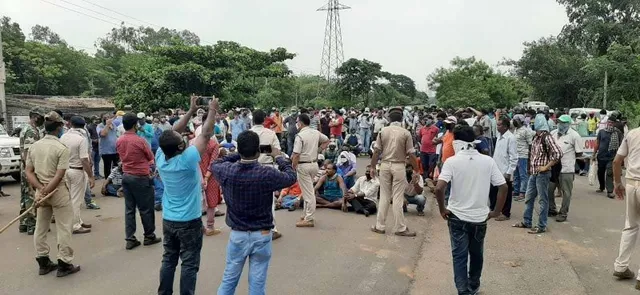 ନୀଳାଚଳ ଇସ୍ପାତ କାରଖାନା ଘେରିଲେ ଶ୍ରମିକ, କର୍ମଚାରୀ: ୪ ମାସ ହେଲା ଦରମା ନାହିଁ, ଦୁର୍ଦିନରେ ଅଢ଼େଇ ହଜାର କର୍ମଚାରୀ