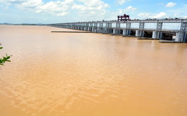 ମହାନଦୀ‌ରେ ବ୍ୟାରେଜ୍ କୁଆଡ଼େ ଗଲା? ସରକାରଙ୍କୁ ଉତ୍ତର ମାଗିଲେ ବିରୋଧୀ