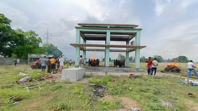 ଝାରସୁଗୁଡ଼ା: ଗତକାଲି ଗୋଟିଏ ପରିବାରର ୪ଜଣଙ୍କ ଜୁଇ ଜଳିଥିବା ବେଳେ ଆଜି ଆଉ ଜଣଙ୍କ ମୃତ୍ୟୁ; ଶୋକରେ ବୁଡ଼ିଛି ଗାଁ