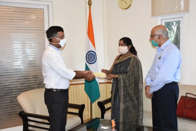 କରୋନା ମୁକାବିଲା ଲାଗି ମୁଖ୍ୟମନ୍ତ୍ରୀଙ୍କ ରିଲିଫ୍ ପାଣ୍ଠିକୁ ଅଢ଼େଇ କୋଟି ଟଙ୍କା ଦେଲେ ବାଗଚୀ