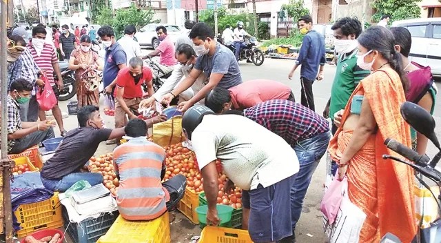 ସଟ୍‌ଡାଉନ୍‌ ପୂର୍ବରୁ ହାଟରେ ଭିଡ଼, ମାନିଲେନି କଟକଣା
