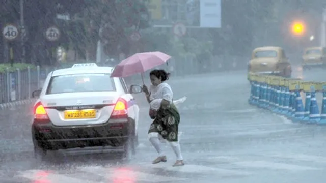 ପଶ୍ଚିମବଙ୍ଗରେ ଝଡ଼ବର୍ଷା