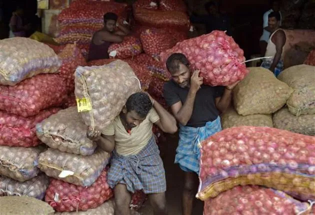 ପିଆଜ ରପ୍ତାନି କମିବ : ଟନ୍ ପିଛା ସର୍ବନିମ୍ନ ରପ୍ତାନି ମୂଲ୍ୟ ୮୦୦ ଡଲାର କଲେ ସରକାର, ଘରୋଇ ବଜାରରେ ବଢ଼ିବ ଉପଲବ୍ଧତା