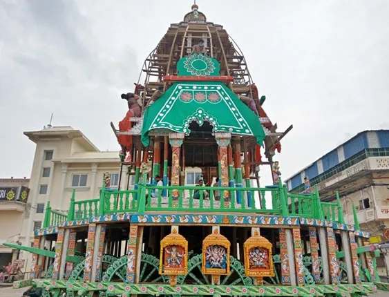 ରଥ ନିର୍ମାଣ, ରଙ୍ଗକାର୍ଯ୍ୟ ଶେଷ, ତାଳଧ୍ବଜ ଓ ନନ୍ଦିଘୋଷରେ ଲାଗିଲା କପଡ଼ା