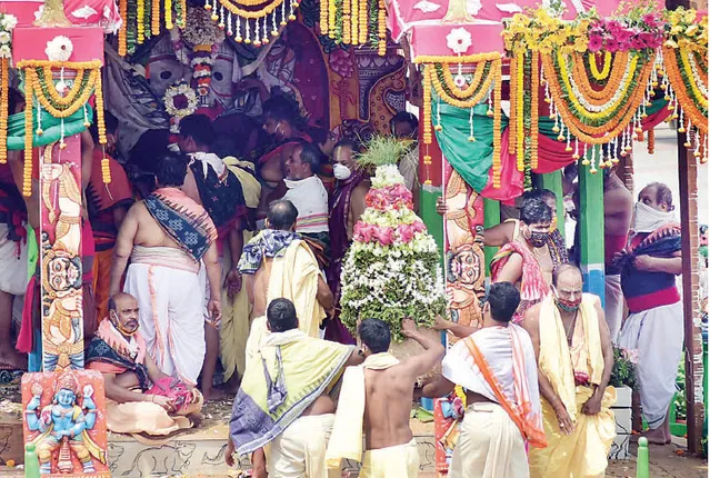 ଶରଧାବାଲିରେ ତିନି ଠାକୁର, ଆଜି ଆଡ଼ପ ମଣ୍ଡପ ବିଜେ