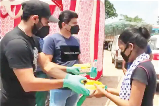 ପ୍ରବାସୀ ଶ୍ରମିକଙ୍କୁ ଖାଦ୍ୟ ବାଣ୍ଟିଲେ ମହମ୍ମଦ ସାମି