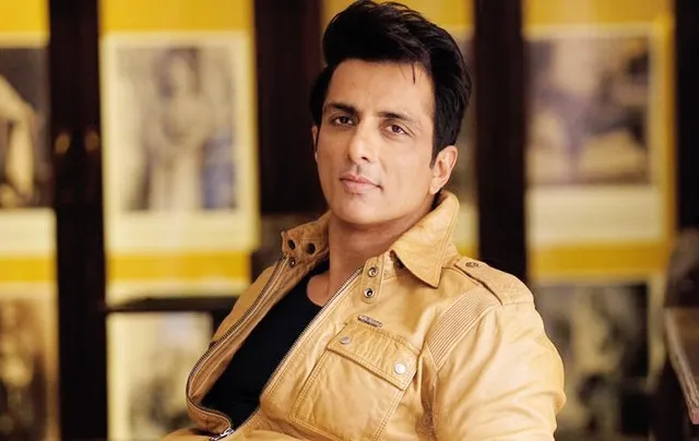 ରାଖୀ ପୂର୍ଣ୍ଣିମାରେ ଝୁମ୍ପୁଡ଼ିରେ ରହୁଥିବା ମହିଳାଙ୍କୁ ସୋନୁ ଦେଲେ ପ୍ରତିଶ୍ରୁତି, ଘରଟିଏ ଗଢ଼ି ଦେବି