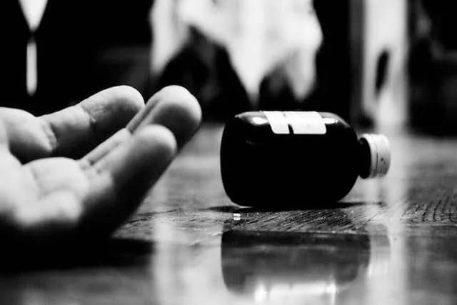 ମୁଖିଆଙ୍କ ଦେହାନ୍ତ ପରେ ଭାଙ୍ଗି ପଡ଼ିଲା ପରିବାର; କୀଟନାଶକ ପିଇ ଗୋଟିଏ ପରିବାରର ତିନି ଜଣ ଗୁରୁତର