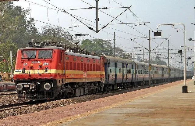 ‘ଏପ୍ରିଲ୍‌ରୁ ପୂର୍ଣ୍ଣମାତ୍ରାରେ ଯାତ୍ରୀବାହୀ ଟ୍ରେନ୍‌ ଚଳାଚଳ ନେଇ ନିଷ୍ପତ୍ତି ହୋଇନାହିଁ’