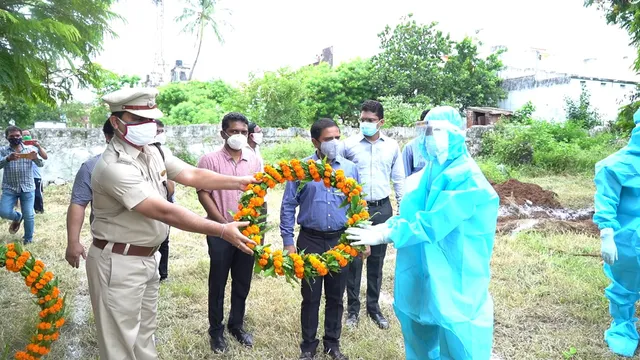 କରୋନାରେ ପ୍ରାଣ ହରାଇଥିବା ଏଡିଏମଙ୍କର ରାଷ୍ଟ୍ରୀୟ ସମ୍ମାନ ସହ ହେଲା ଶେଷକୃତ୍ୟ