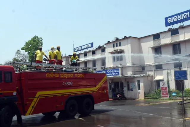 ଅଗ୍ନିଶମ ବାହିନୀ ୩୫ କୋଭିଡ୍‌ ହସ୍‌ପିଟାଲକୁ ବିଶୋଧନ କଲା