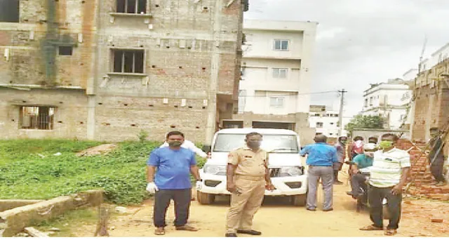 ନିର୍ମାଣାଧୀନ କୋଠା ସିଲ୍‌, ସଙ୍ଗରୋଧରେ ବଙ୍ଗୀୟ ଶ୍ରମିକ