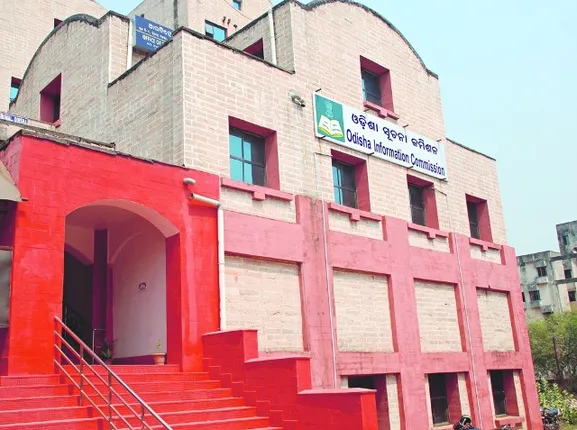 ତଥ୍ୟ ନ ଦେବାକୁ ଷଡ଼୍‌ଯନ୍ତ୍ର! ଅଧପନ୍ତରିଆ ରହିଲା ସୂଚନା କମିସନ, ଆଇନକୁ ଫାଙ୍କିଦେଲେ