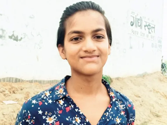 ଚର୍ଚ୍ଚାରେ ଫୁଟପାଥରେ ରହୁଥିବା ପ୍ରବାସୀ ଶ୍ରମିକଙ୍କ ଝିଅ; ଦଶମ ପରୀକ୍ଷାରେ ରଖିଲେ ୮୦% ନମ୍ବର