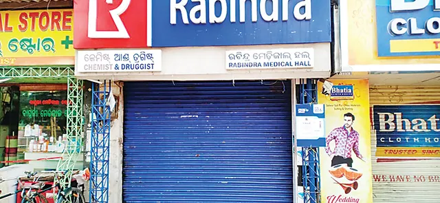 ଭୁବନେଶ୍ୱର : ବାପୁଜୀନଗରସ୍ଥିତ ରବୀନ୍ଦ୍ର ମେଡିକାଲ୍‌ ହଲ୍‌ ସିଲ୍‌, ଗ୍ରାହକ ଆତଙ୍କିତ