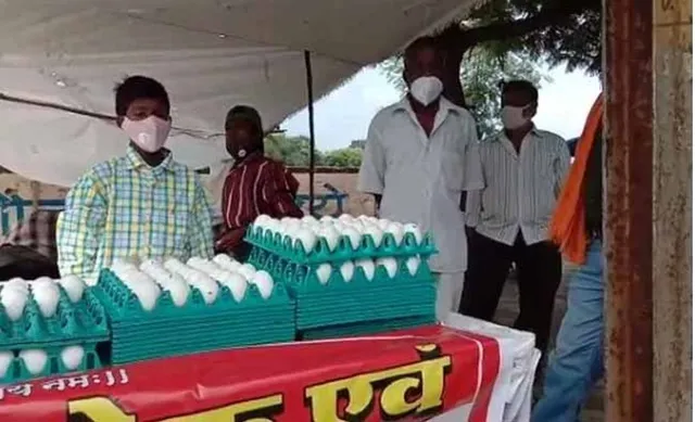 ପ୍ରଶାସନ ଅଣ୍ଡା ଠେଲାକୁ ଓଲଟାଇ ଦେବା ପରେ ରାତାରାତି ଚମକିଲା ବାଳକର ଭାଗ୍ୟ: ଦେଶର ବିଭିନ୍ନ ସ୍ଥାନରୁ ଛୁଟିଛି ସାହାଯ୍ୟର ସୁଅ