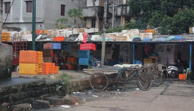 ୧୪ ଦିନ ବନ୍ଦ ରହିବା ପରେ ଖୋଲିଲା ରାଜଧାନୀର ୟୁନିଟ-୪ ମାର୍କେଟ୍ : ବ୍ୟବସାୟୀମାନେ ଖୁସି, ଗ୍ରାହକଙ୍କ ଭିଡ଼