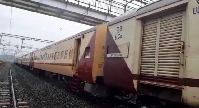 ହରିଦାସପୁରରୁ ବାହାରି  ପାରାଦୀପରେ ପହଞ୍ଚିଲା ପ୍ରଥମ ପରୀକ୍ଷାମୂଳକ ବିଜୁଳି ଚାଳିତ ଟ୍ରେନ୍‌