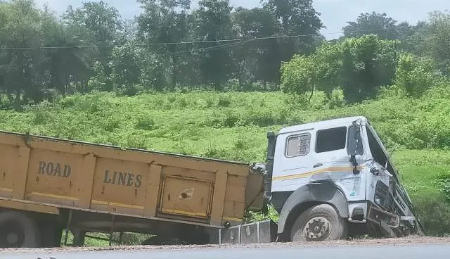 ଟ୍ରକ୍-ତେଲ ଟ୍ୟାଙ୍କର୍ ମୁଁହାମୁହିଁ ଧକ୍କା: ବେସରକାରୀ କଂପାନିର ସାଇଟ୍ ଇନଚାର୍ଜଙ୍କ ମୃତ୍ୟୁ, ଉଭୟ ଗାଡ଼ିର ଚାଳକ ଗୁରୁତର