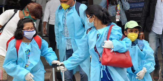 ପୁଣି ଲକ୍‌ଡାଉନ୍‌ ଘୋଷଣା ଆଶଙ୍କାରେ ବେଙ୍ଗାଲୁରୁ ଛାଡ଼ି ଚାଲିଯାଉଛନ୍ତି ହଜାର ହଜାର ଲୋକ