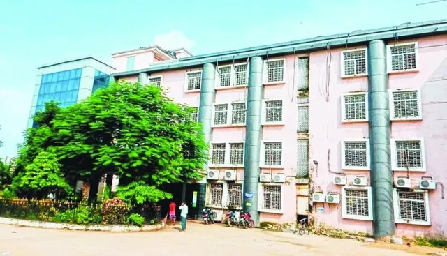 କର୍କଟ ରୋଗୀଙ୍କୁ ‘ପ୍ରତୀକ୍ଷା’ ଯନ୍ତ୍ରଣା: ତିନି ସପ୍ତାହ ଅପେକ୍ଷା କଲେ ରେଡିଏସନ୍‌ ଚିକିତ୍ସା!