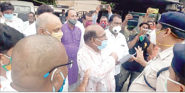 ସମ୍ବଲପୁର ଜିଲ୍ଲାପାଳଙ୍କ କାର୍ଯ୍ୟାଳୟରେ ଉତ୍ତେଜନା, ବିଧାୟକ-ପୁଲିସ ମୁହାଁମୁହିଁ